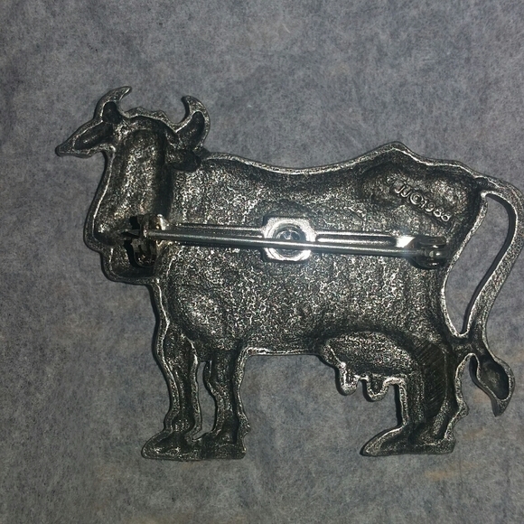 Adorable Pewter Finish Cow Pin Signed JJ 1988 - Picture 2 of 2